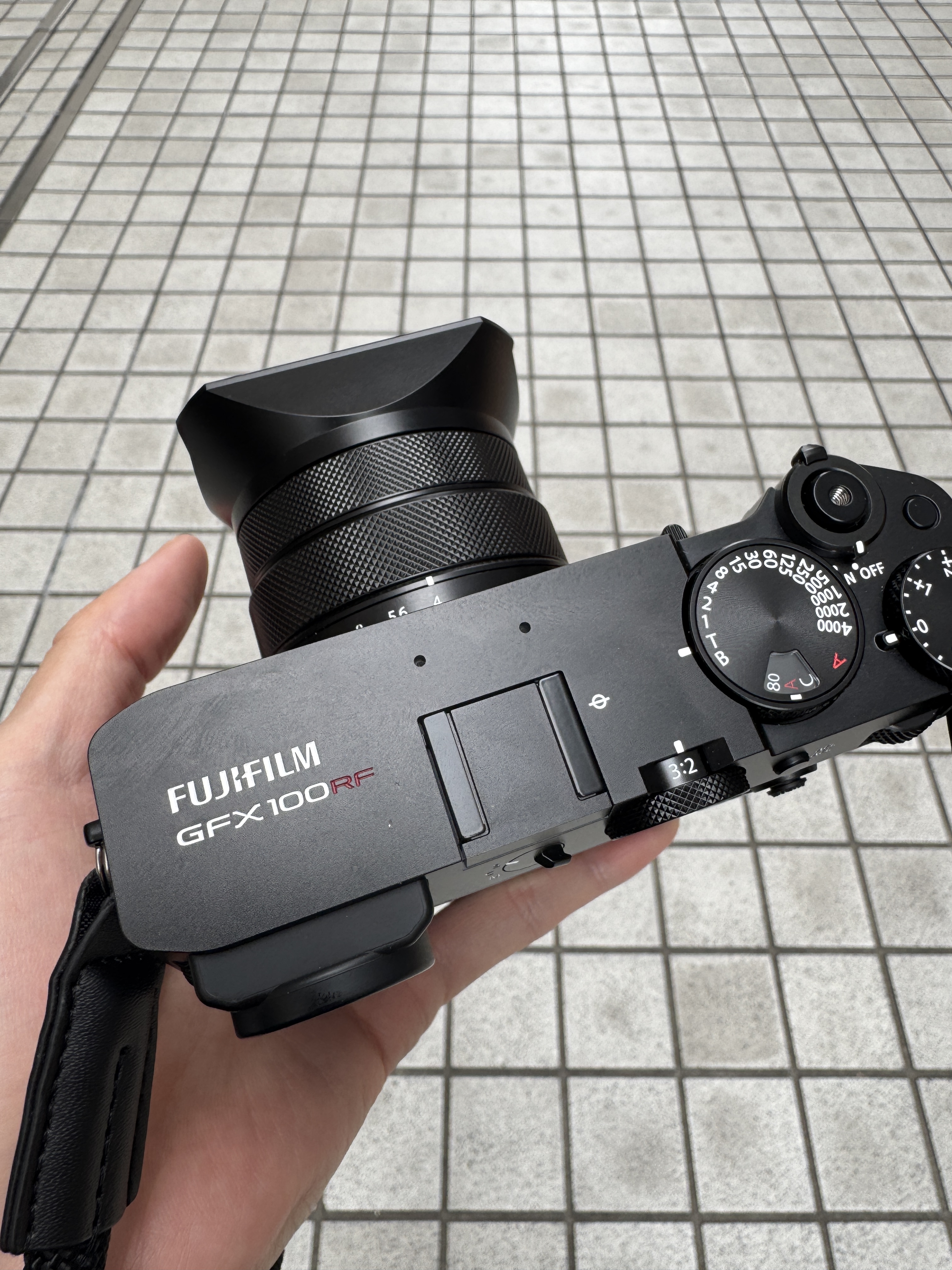 中判カメラ 富士フイルム、1億画素の中判ミラーレス「GFX100」正式発表 - デジカメ